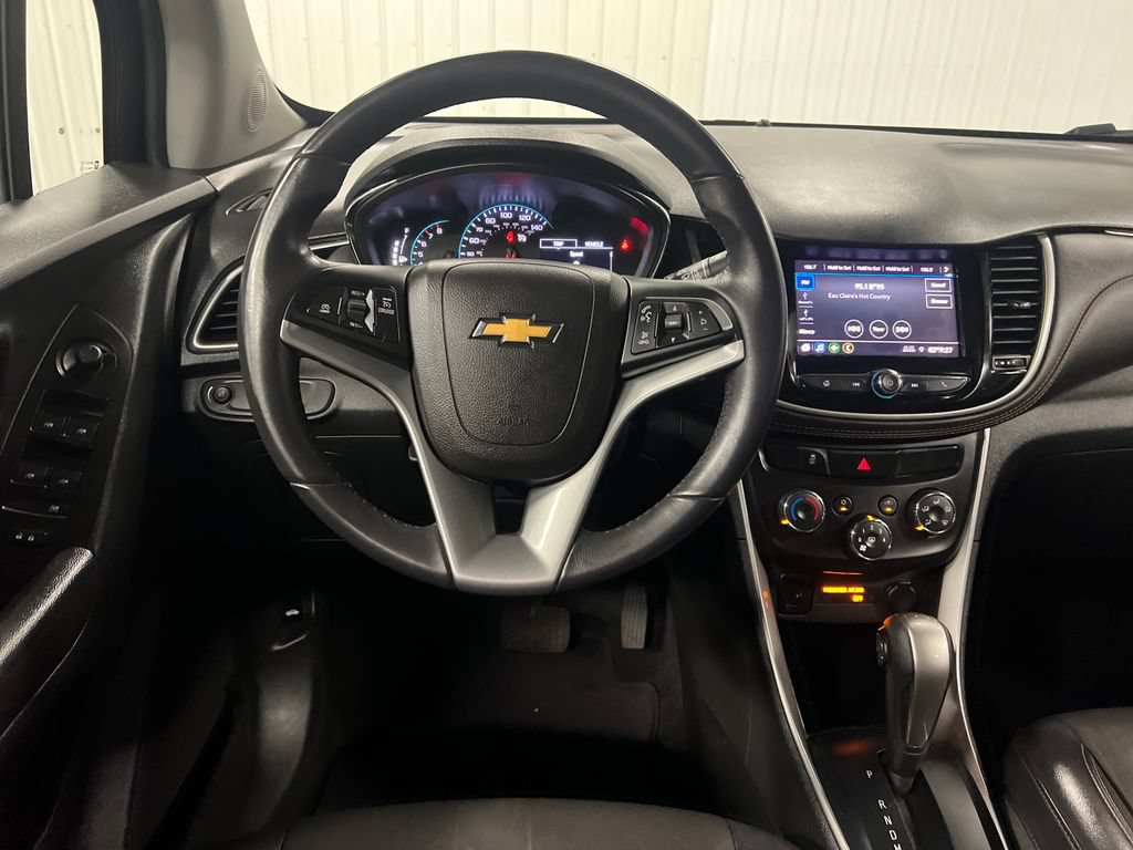 Certified 2022 Chevrolet Trax LT w/ Midnight Edition AWD/4WD image 18