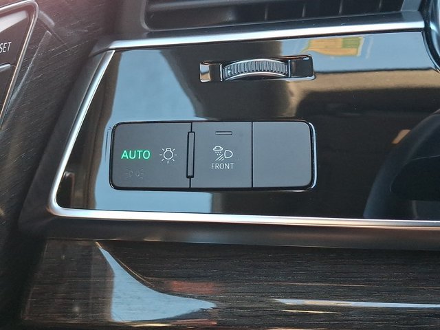 Used 2019 Audi Q8 Premium Plus w/ Premium Plus AWD/4WD image 31