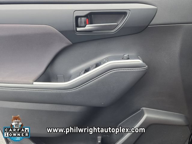 Used 2021 Toyota Highlander L FWD image 29