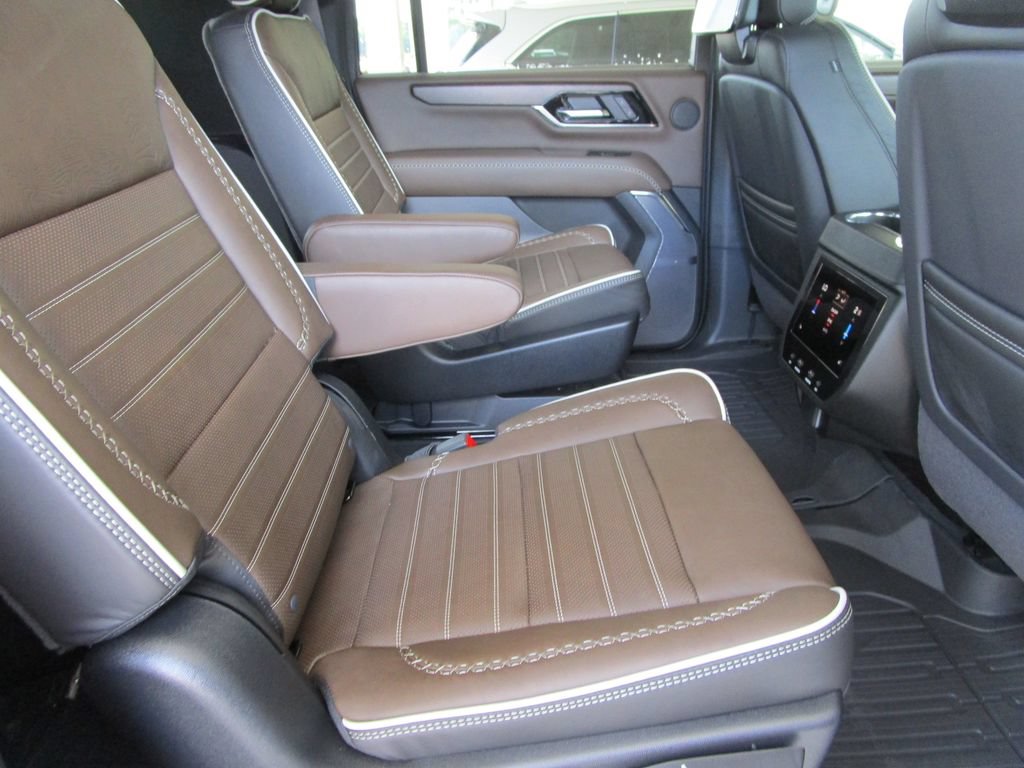 New 2026 GMC Yukon XL Denali Ultimate w/ LPO, Floor Liner Package AWD/4WD image 21