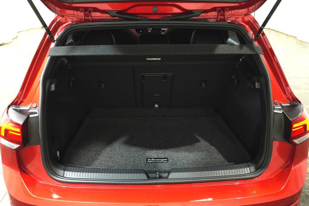 Used 2022 Volkswagen GTI SE FWD image 6