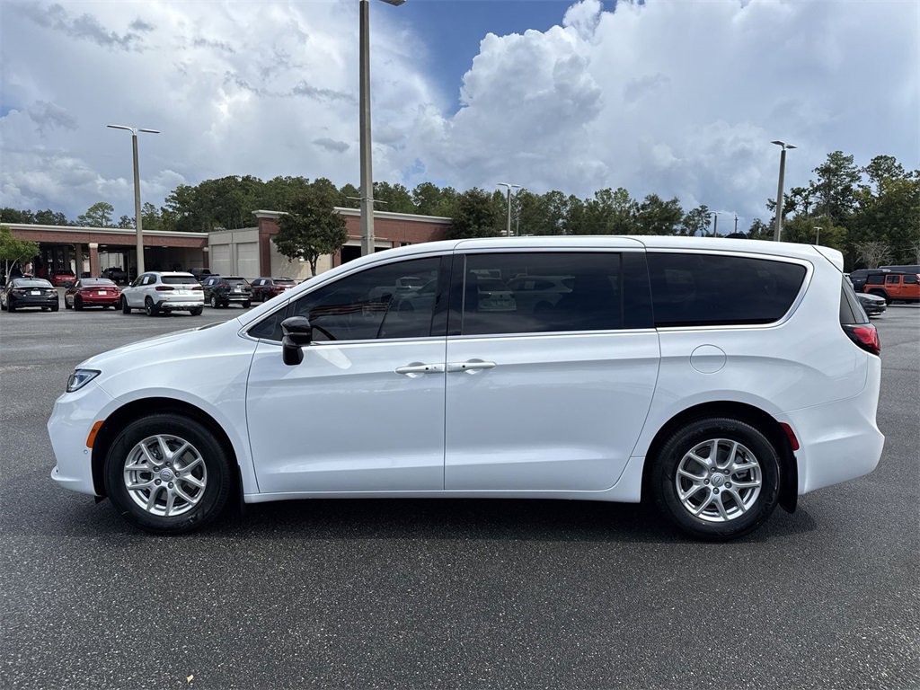 New 2026 Chrysler Pacifica Select image 6