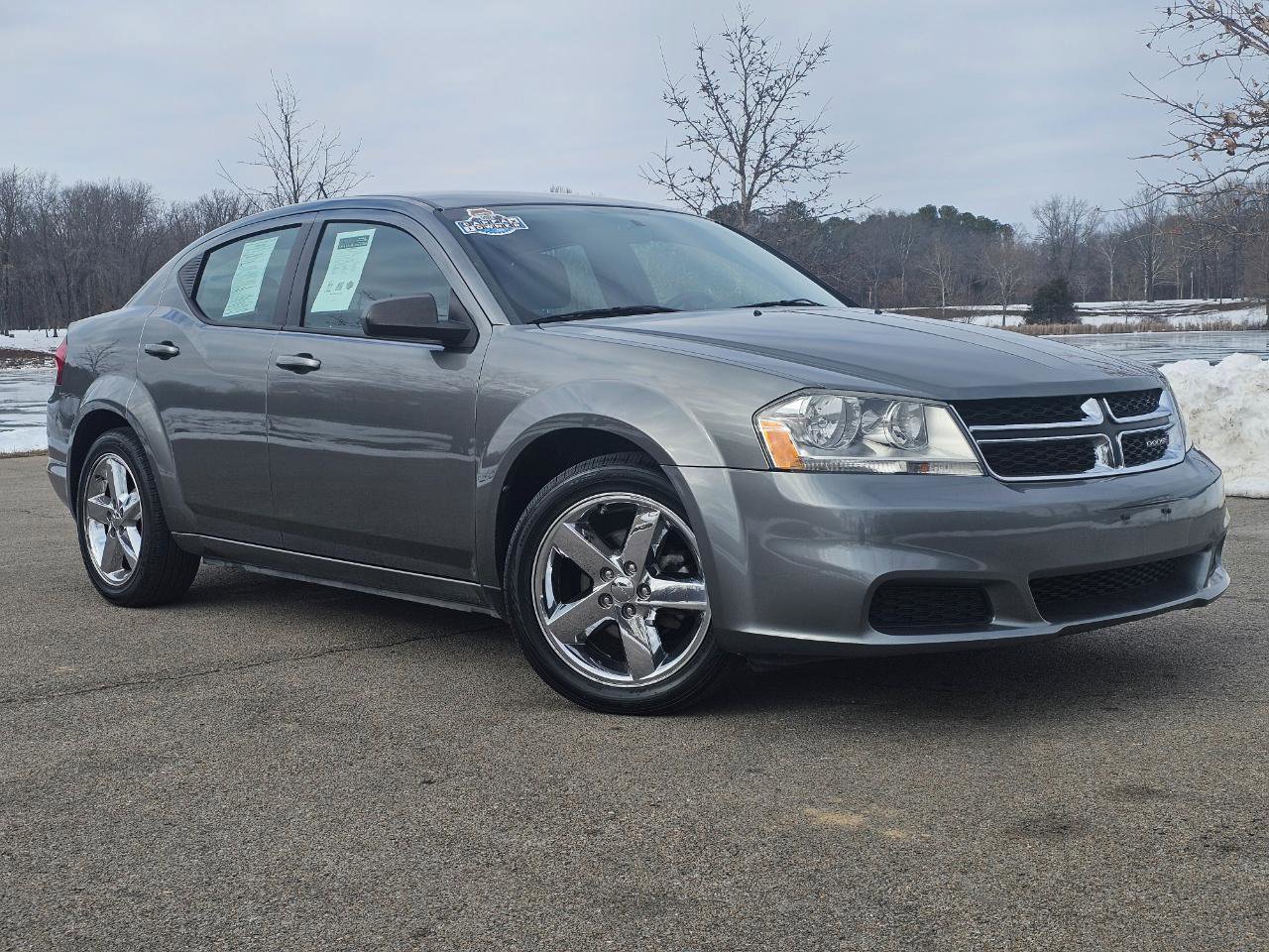 Used 2013 Dodge Avenger SE image 1