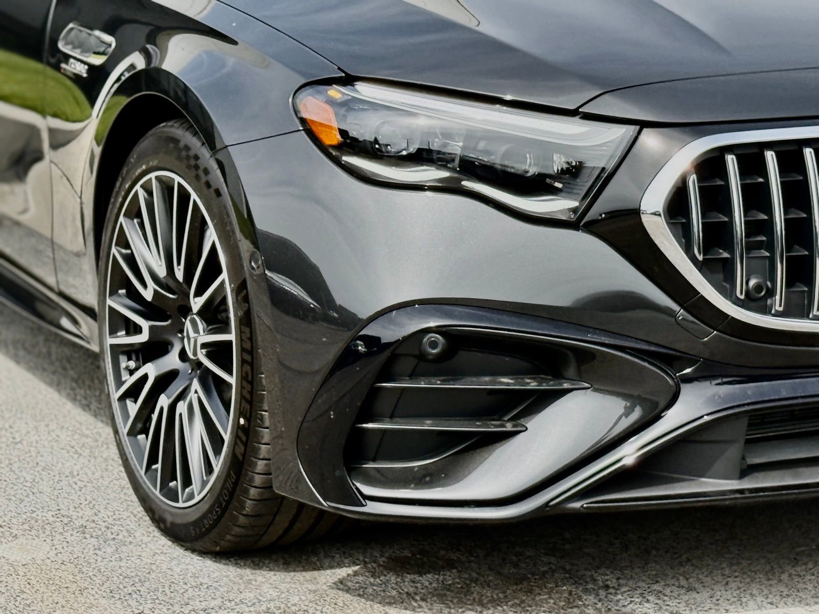 New 2026 Mercedes-Benz E 53 AMG e 4MATIC Sedan image 9