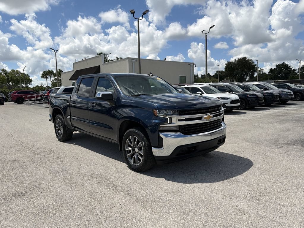 Used 2022 Chevrolet Silverado 1500 LT AWD/4WD image 2