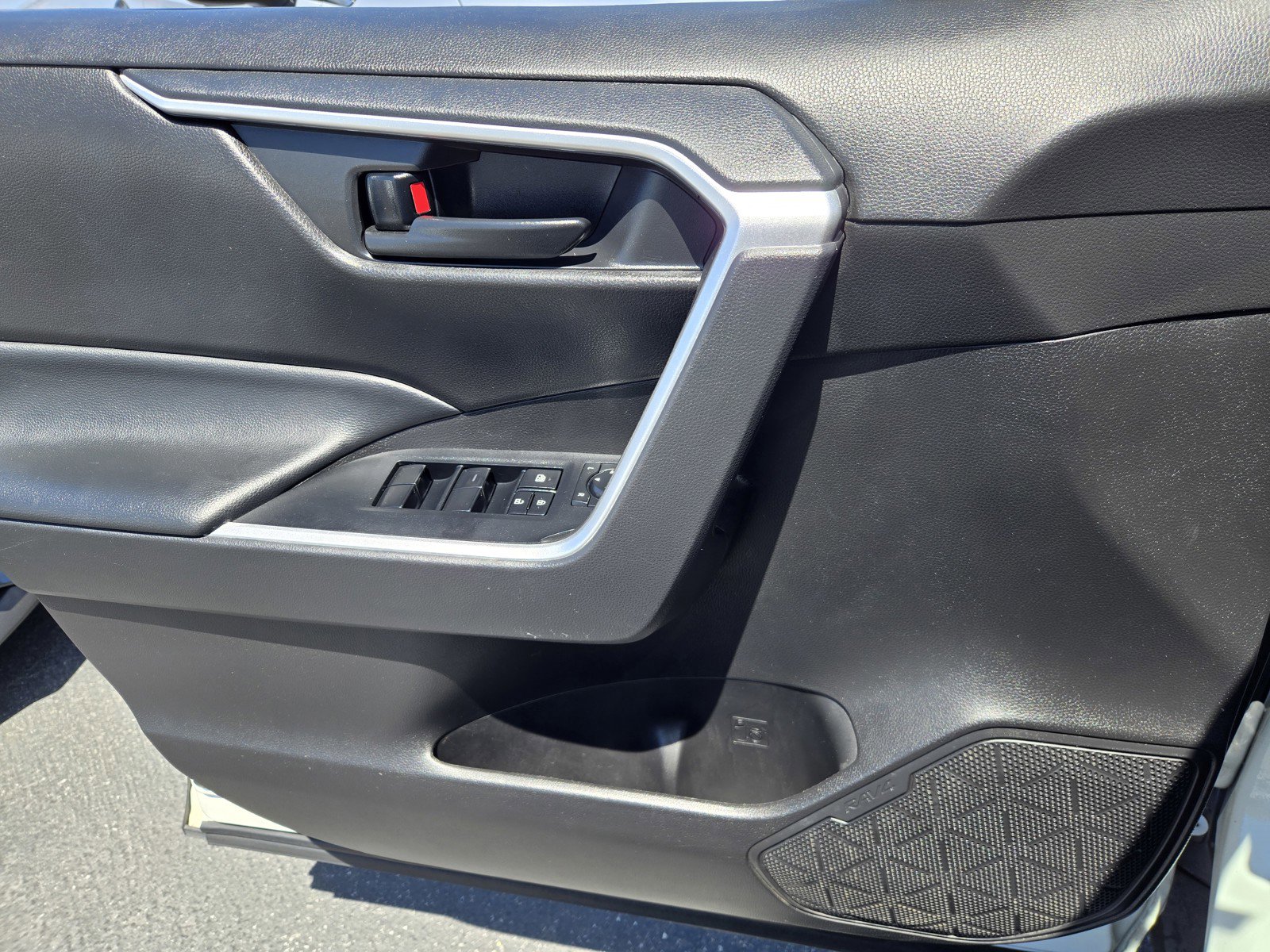 Used 2022 Toyota RAV4 LE FWD image 24