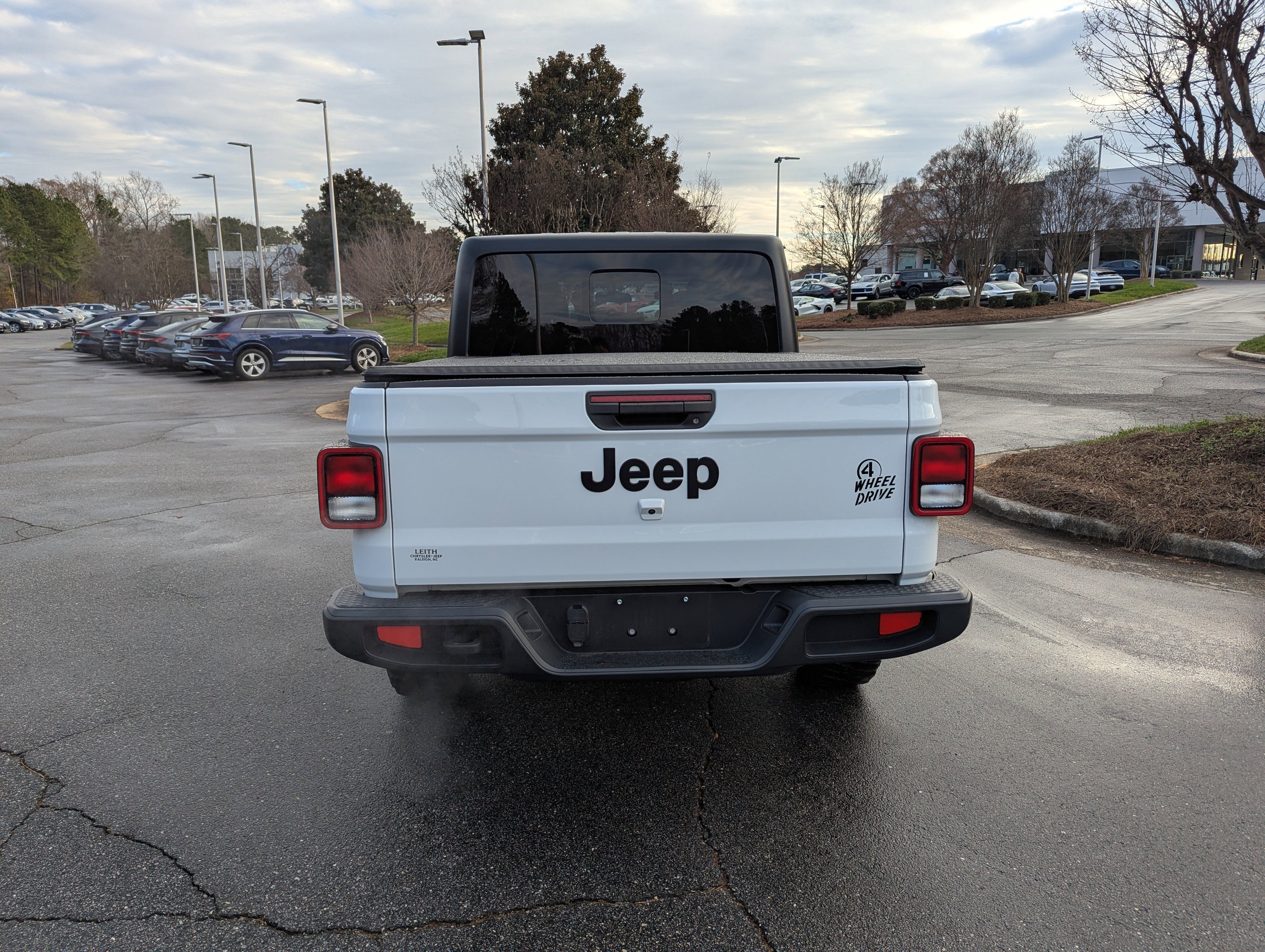 Used 2021 Jeep Gladiator Willys image 6