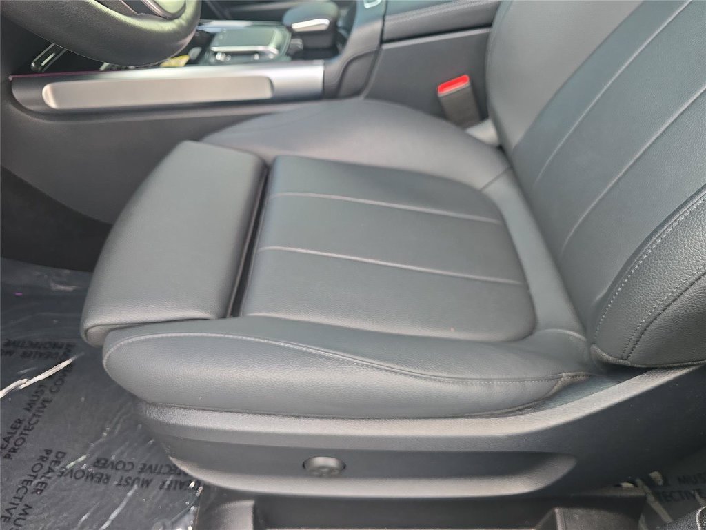 Used 2023 Mercedes-Benz GLB 250 4MATIC w/ Premium Package image 17