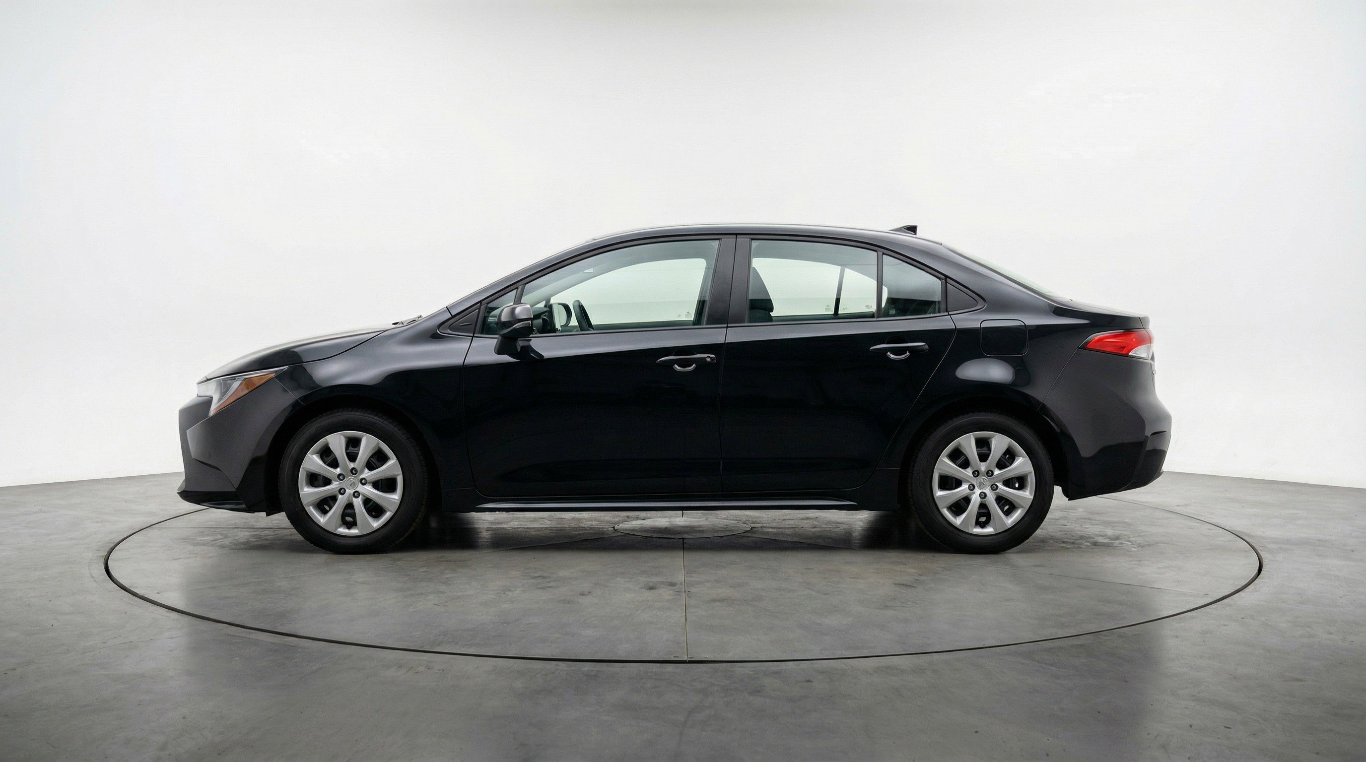 Used 2025 Toyota Corolla LE image 5