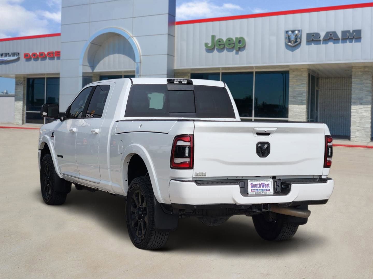 Used 2022 RAM 2500 Laramie w/ Night Edition AWD/4WD image 4