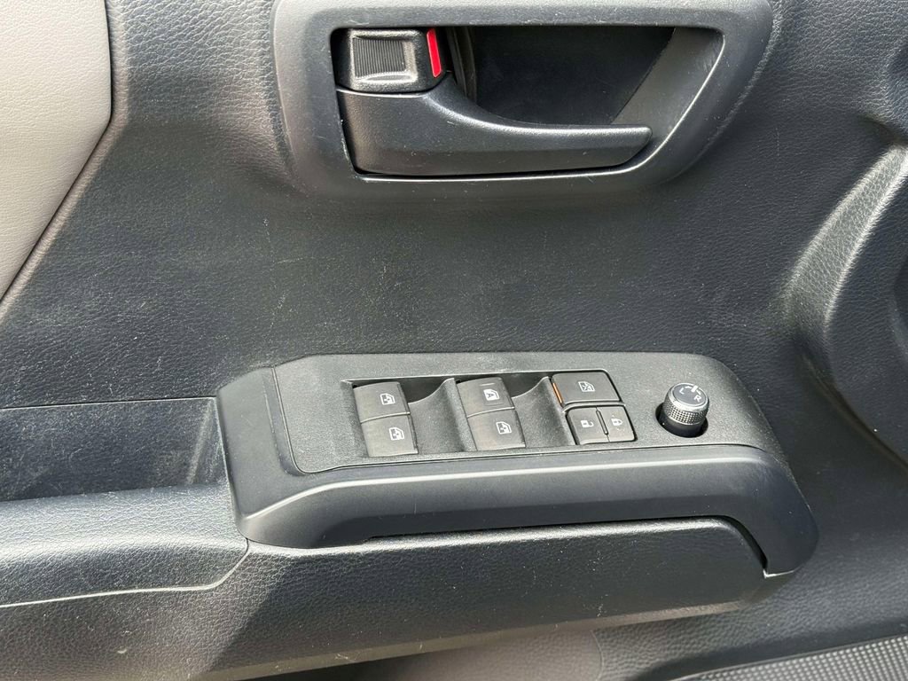 Used 2018 Toyota Tacoma SR w/ SR Convenience Package image 20