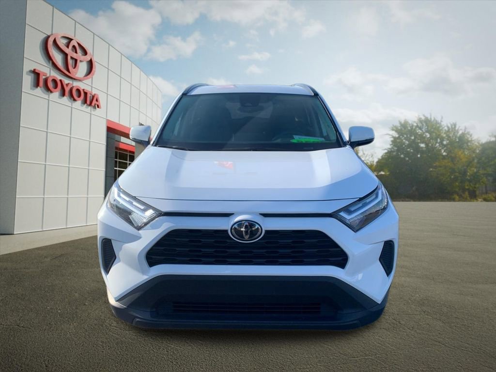 Used 2025 Toyota RAV4 XLE AWD/4WD image 8