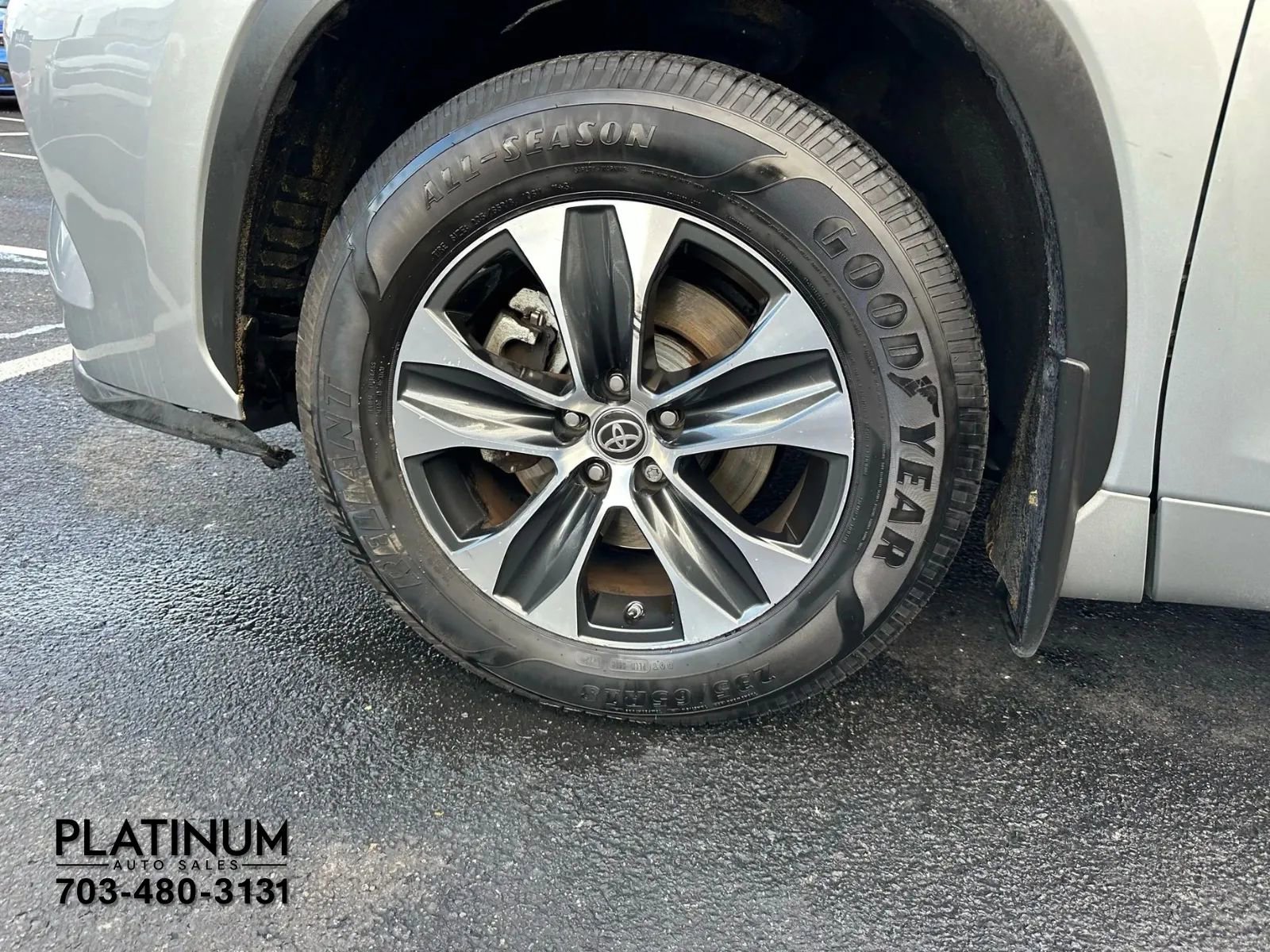 Used 2020 Toyota Highlander XLE image 19