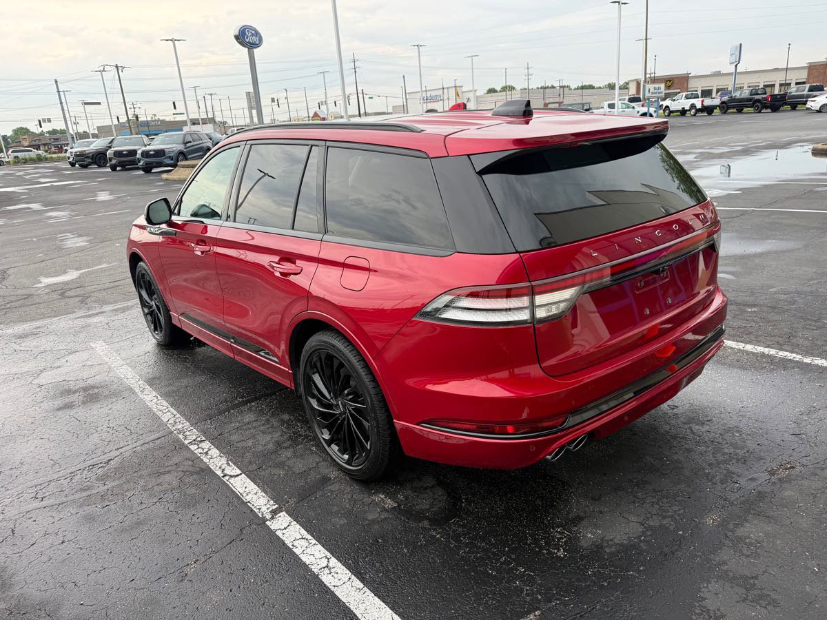 Used 2025 Lincoln Aviator Reserve w/ Equipment Group 201A AWD/4WD image 4