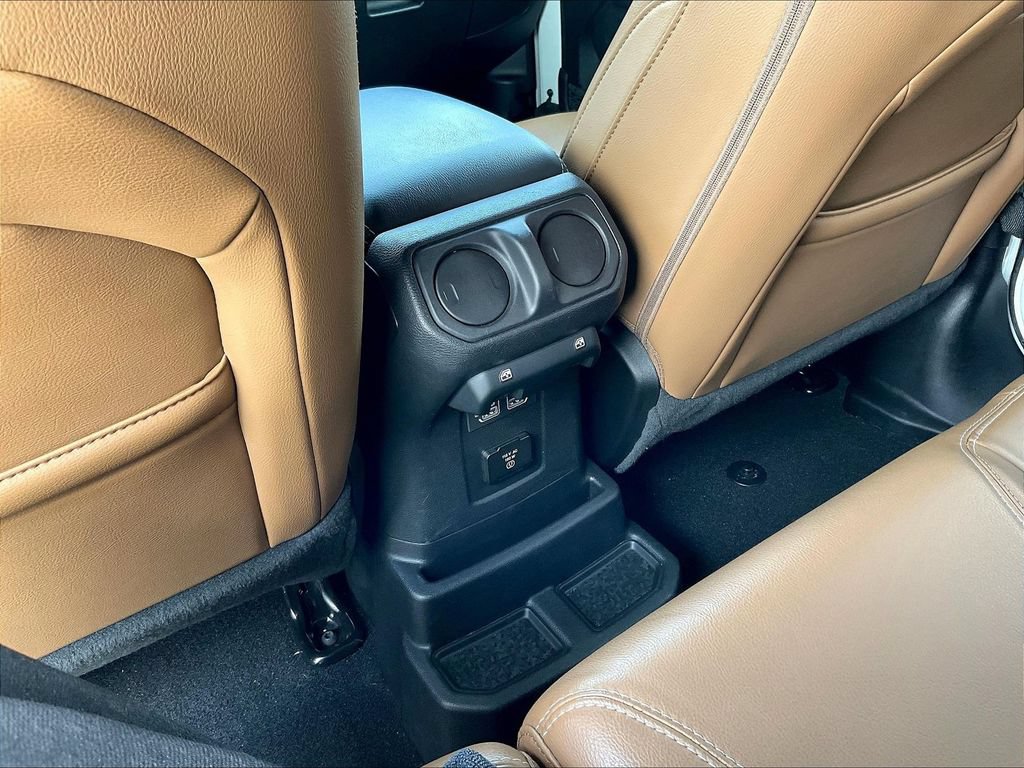 Used 2022 Jeep Wrangler Unlimited Sahara w/ Cold Weather Group AWD/4WD image 10