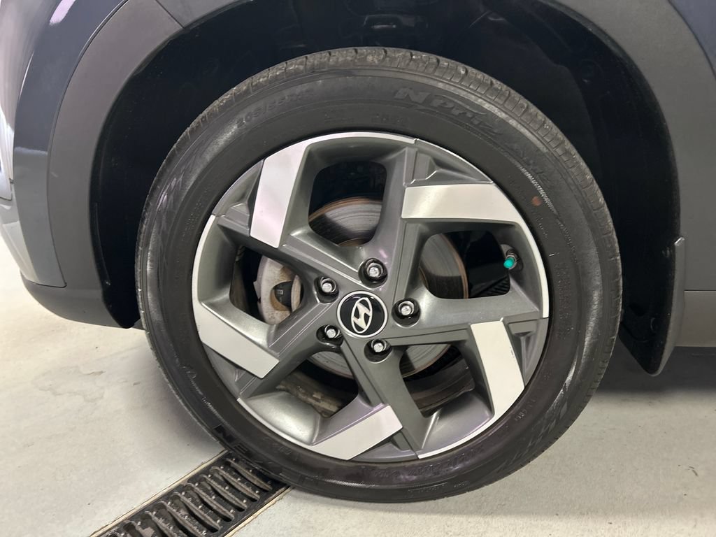 Used 2023 Hyundai Venue Limited FWD image 9