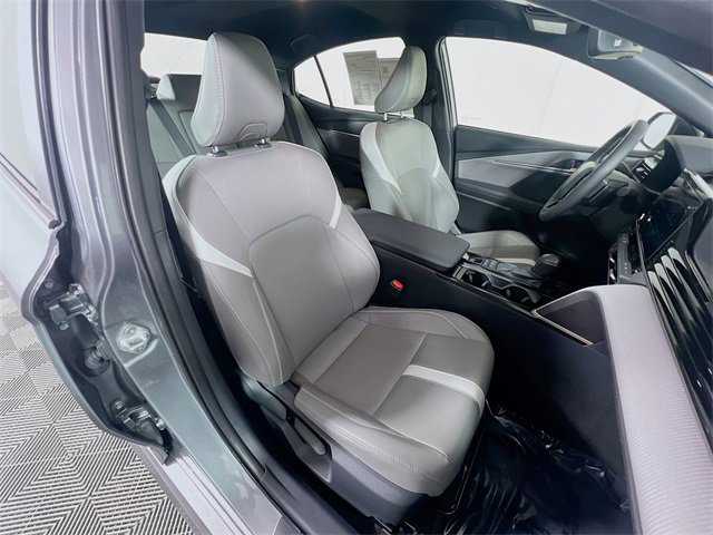 Used 2025 Toyota Camry SE image 29