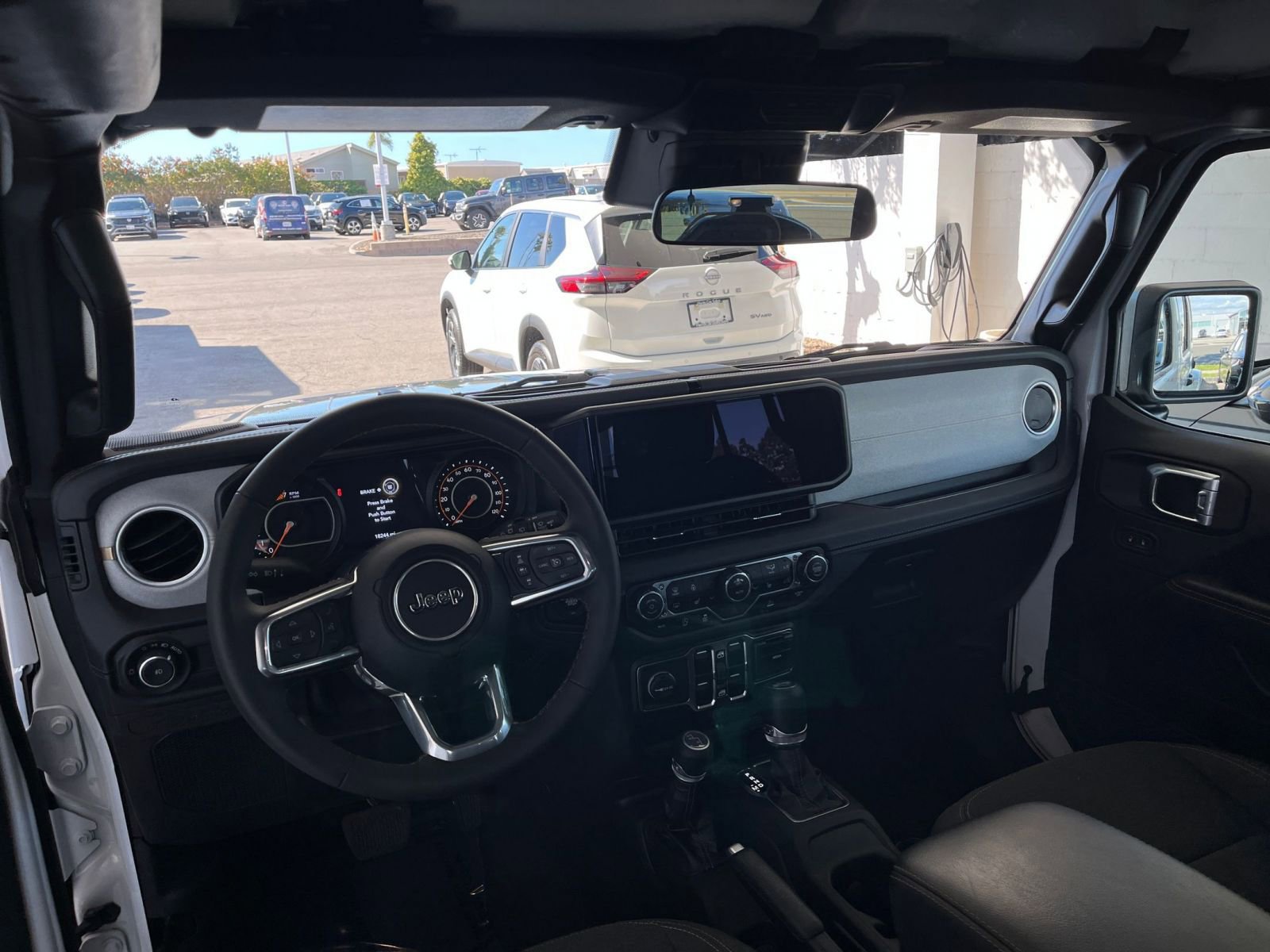 Used 2025 Jeep Wrangler Sahara image 33