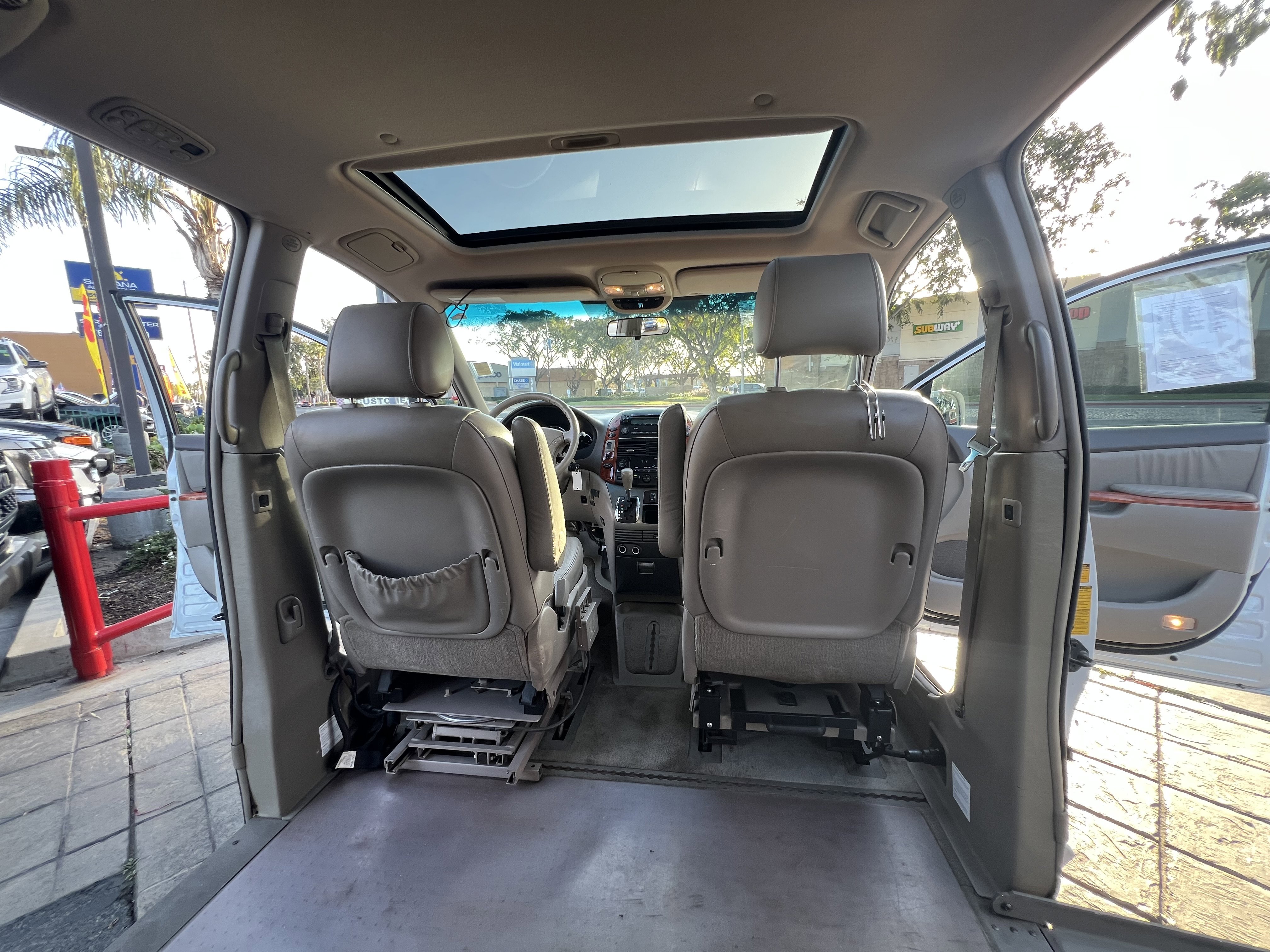 Used 2008 Toyota Sienna XLE image 25