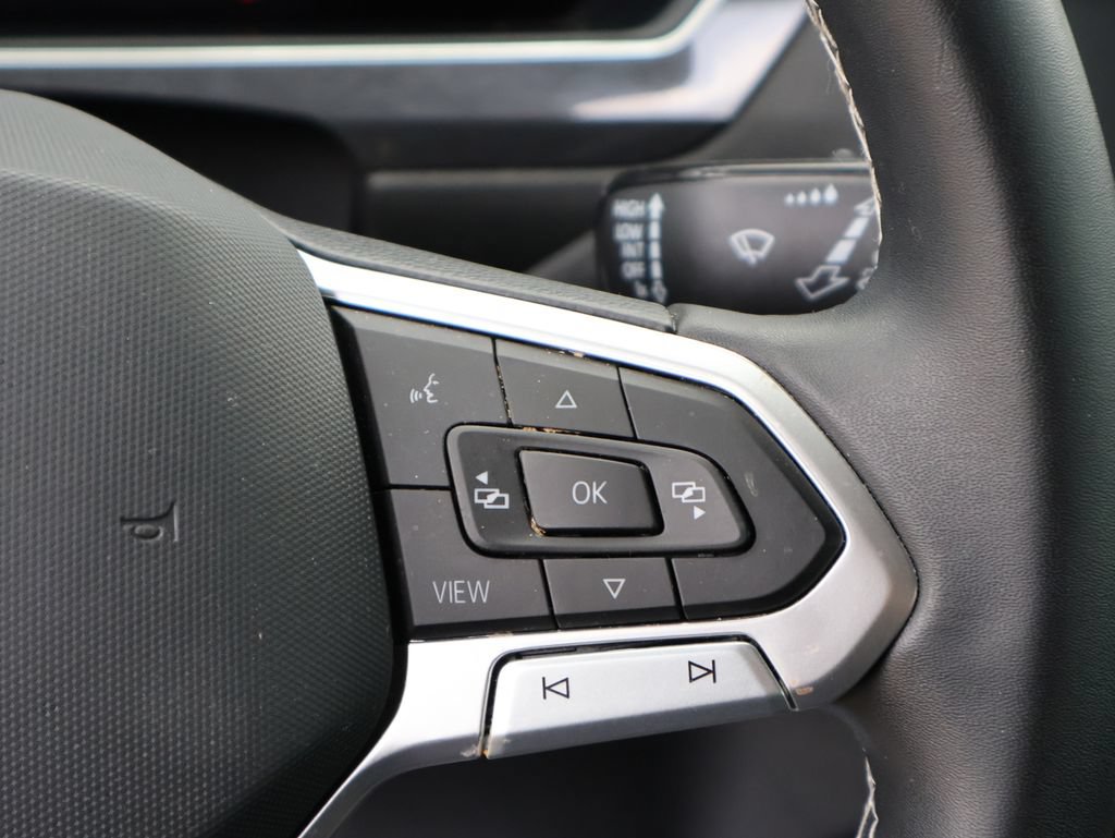 Certified 2023 Volkswagen Tiguan SE R-Line FWD image 34