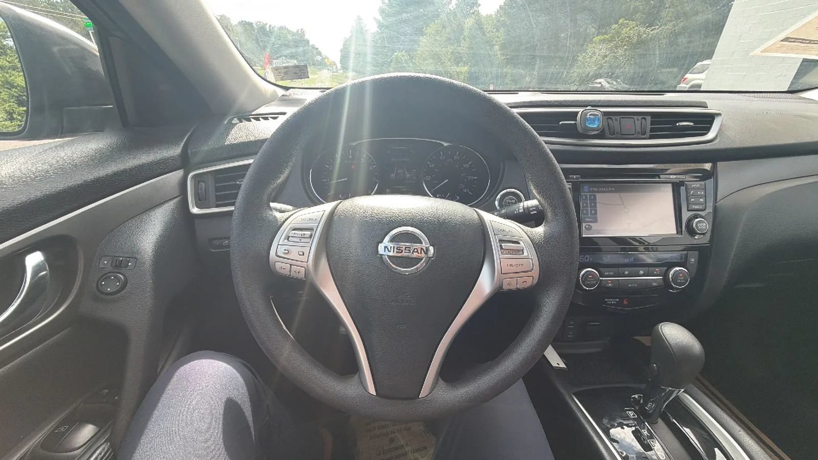 Used 2014 Nissan Rogue SV w/ SV Premium Package AWD/4WD image 25