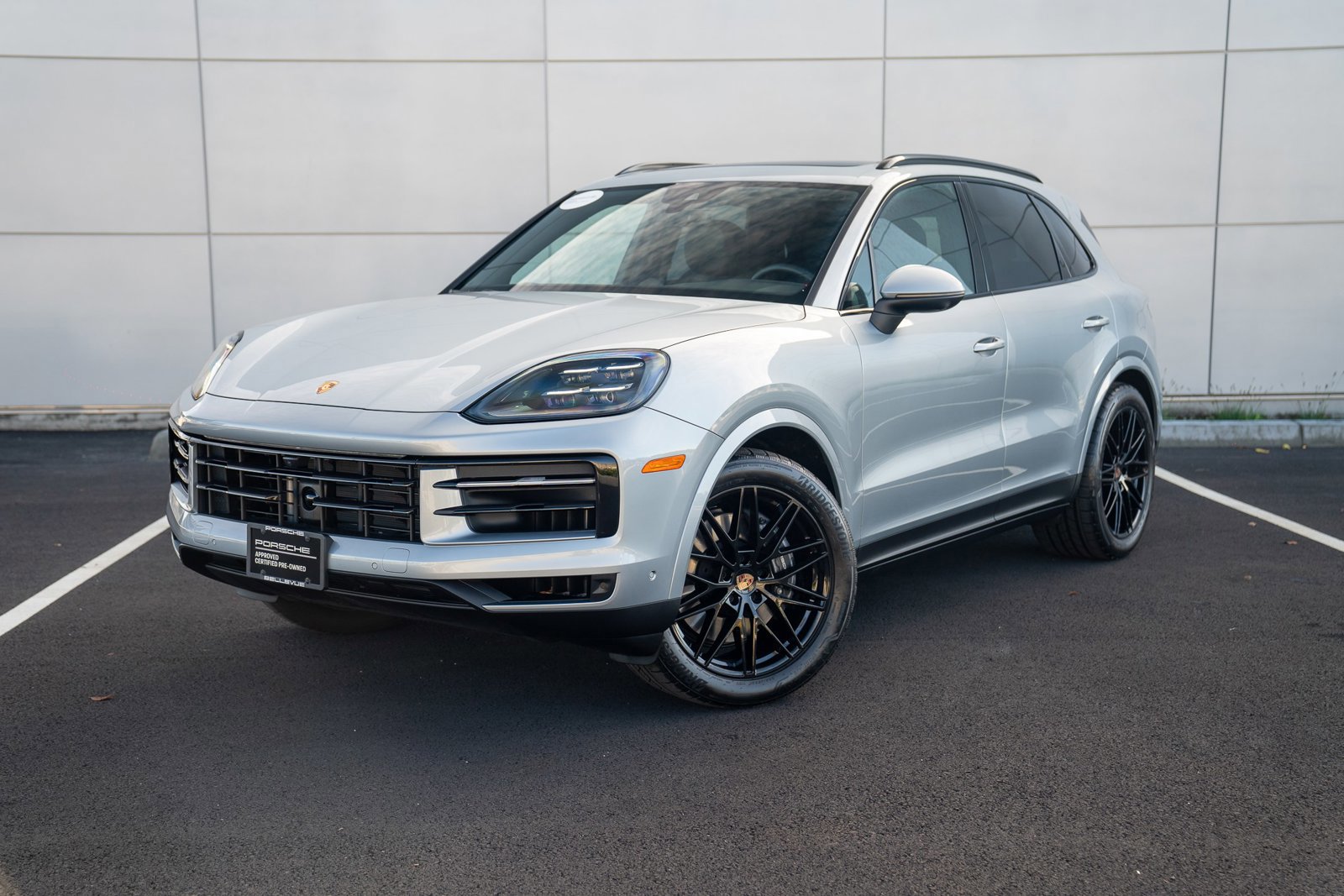 Used 2025 Porsche Cayenne image 1