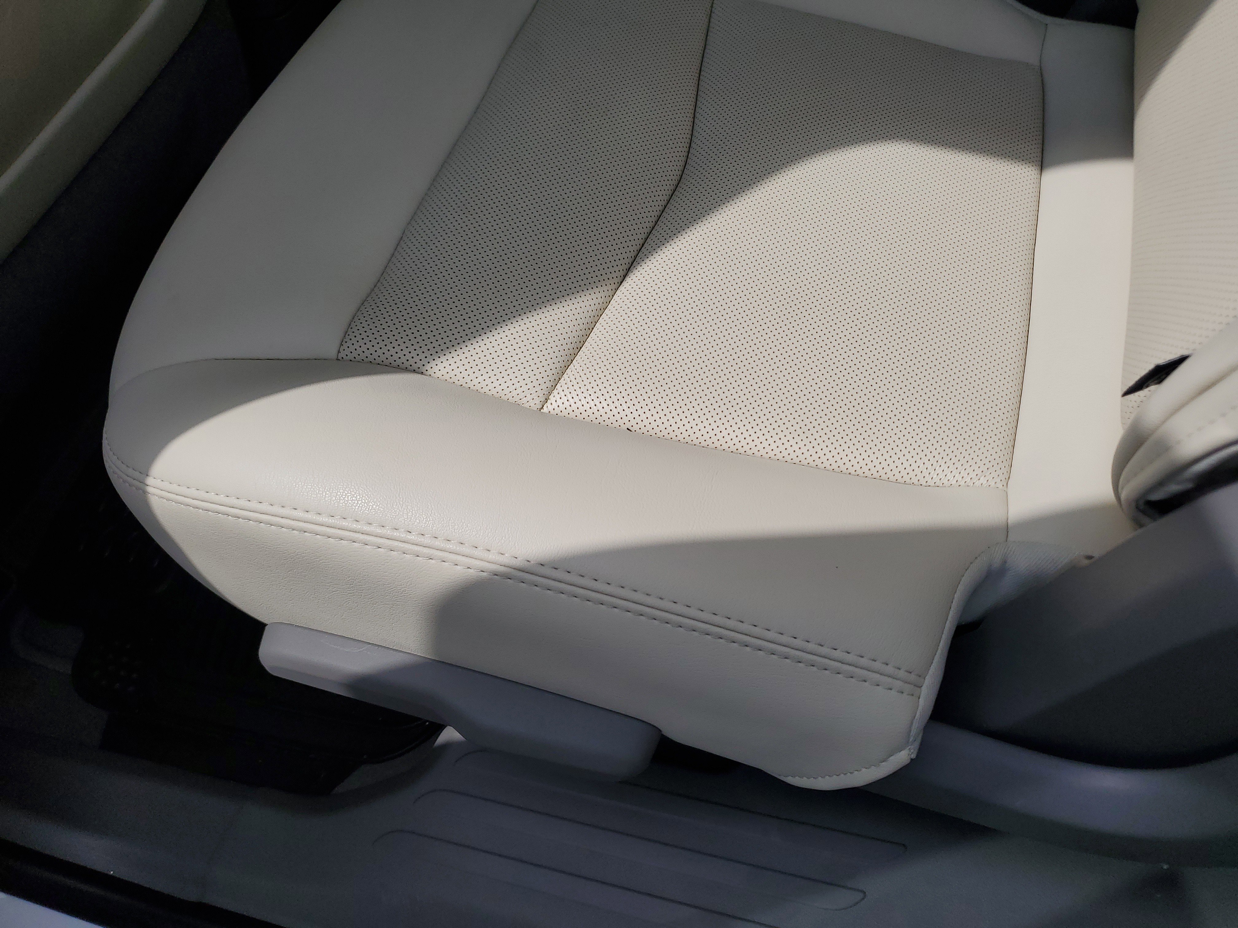 Used 2021 Cadillac XT6 Premium Luxury w/ LPO, Floor Liner Package image 12