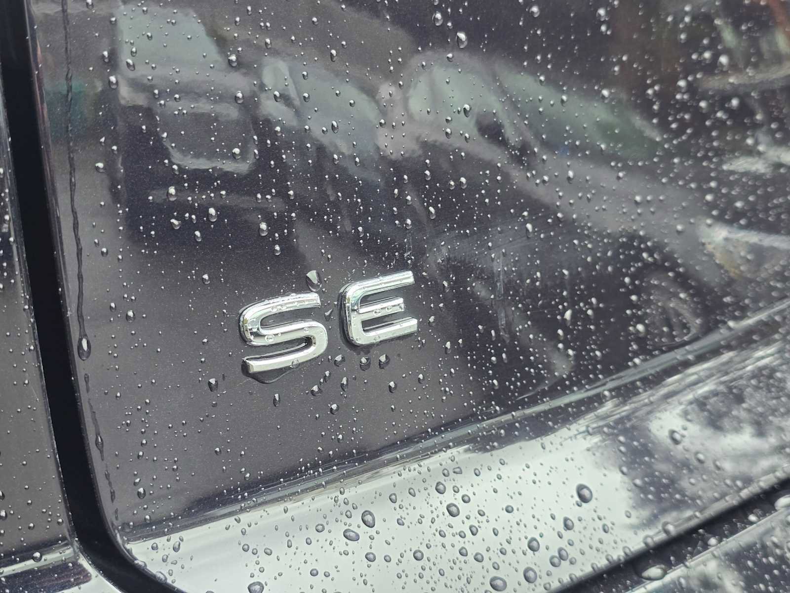 Used 2025 Volkswagen Atlas Cross Sport SE image 14