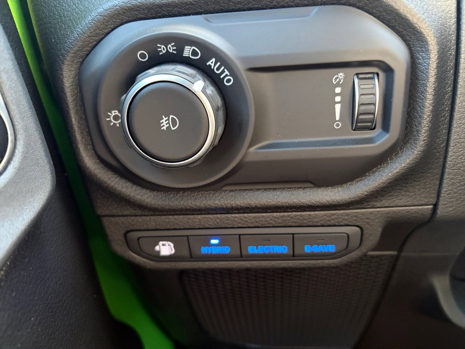 Used 2025 Jeep Wrangler Sport S image 23