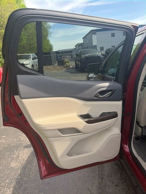 Used 2021 GMC Acadia Denali w/ Denali Technology Package image 27