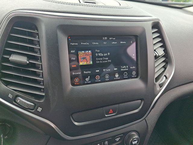 Certified 2019 Jeep Cherokee Latitude w/ Cold Weather Group AWD/4WD image 17