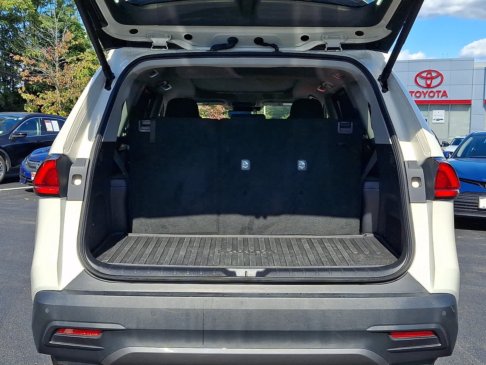 Used 2024 Toyota Grand Highlander AWD image 34