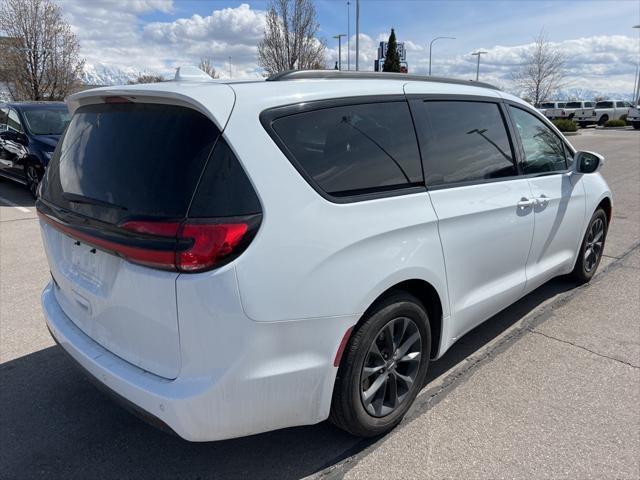 Certified 2021 Chrysler Pacifica Touring-L w/ S Appearance Package image 4