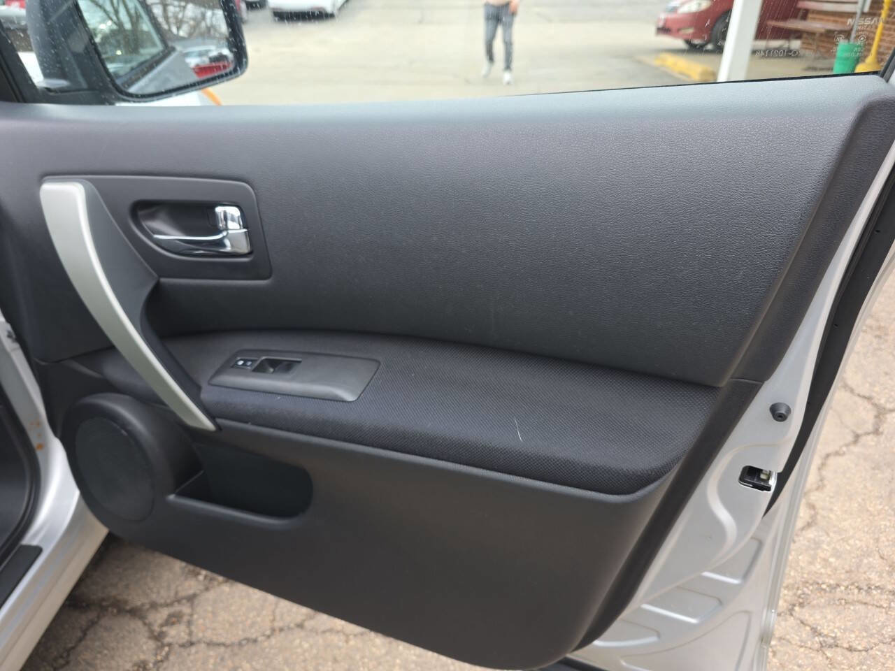 Used 2011 Nissan Rogue SV w/ Premium Pkg image 23