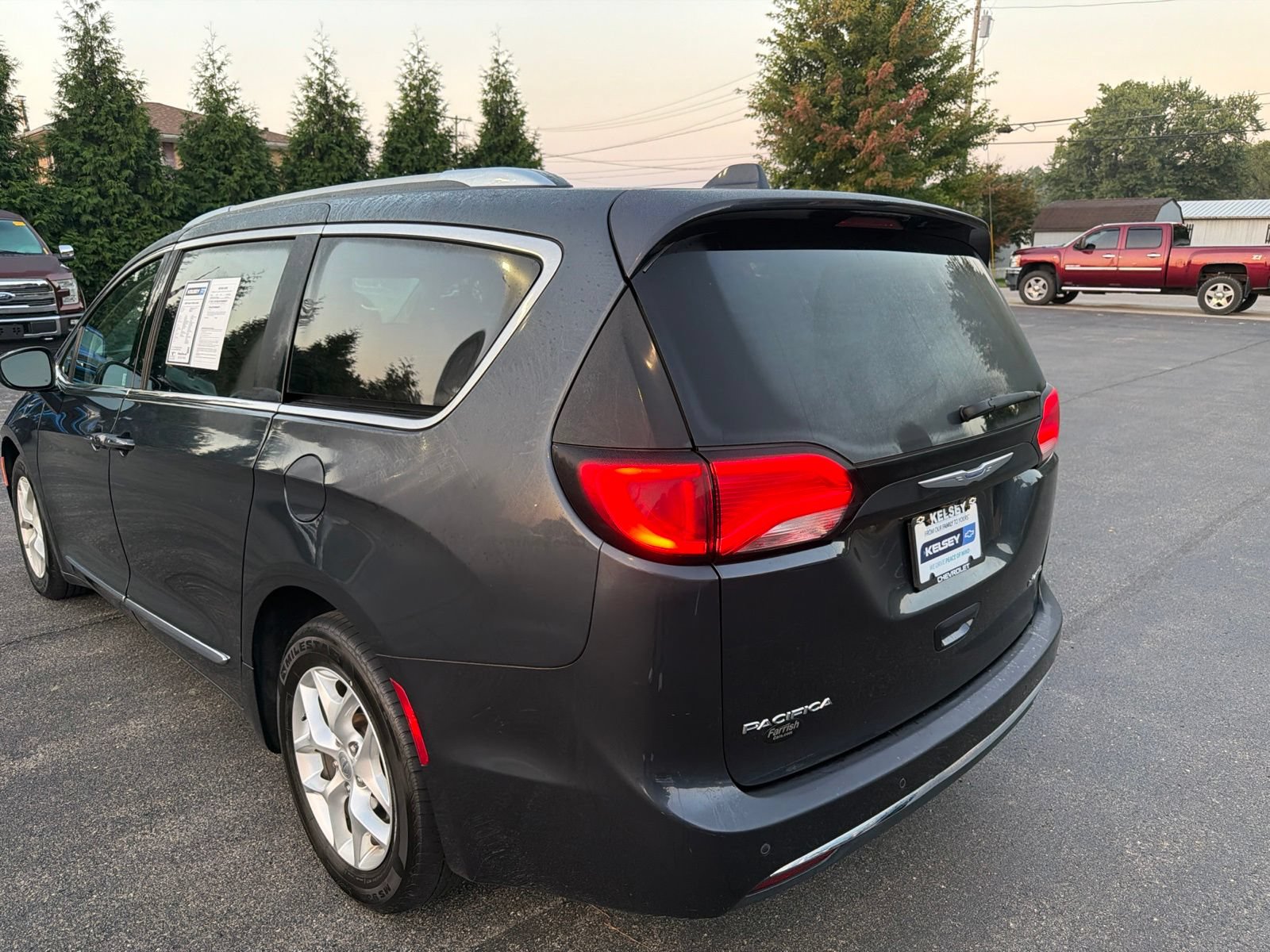 Used 2020 Chrysler Pacifica Limited FWD image 3