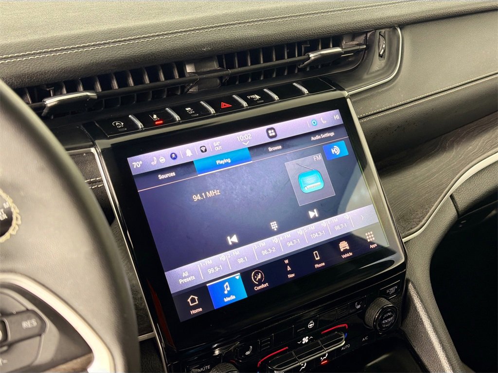 Used 2023 Jeep Grand Cherokee Limited image 14