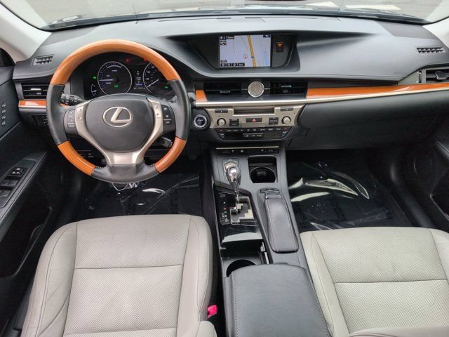 Used 2015 Lexus ES 300h w/ Navigation System Package FWD image 29