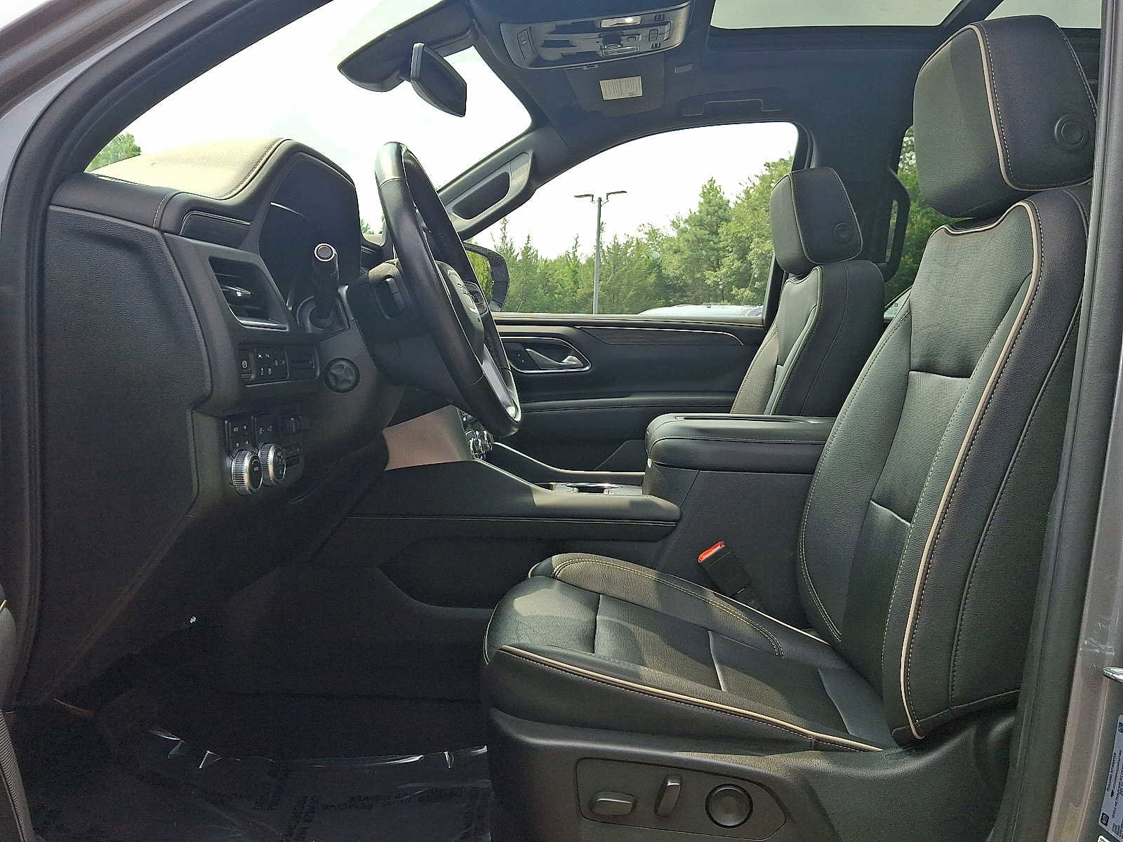 Used 2022 GMC Yukon SLT w/ SLT Premium Package image 17