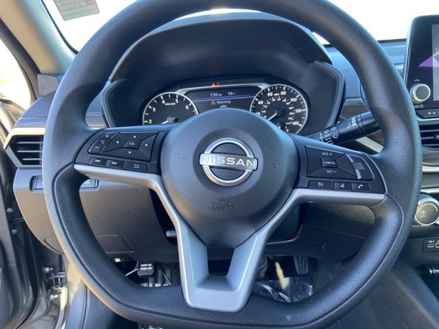 Used 2025 Nissan Altima 2.5 SV FWD image 35