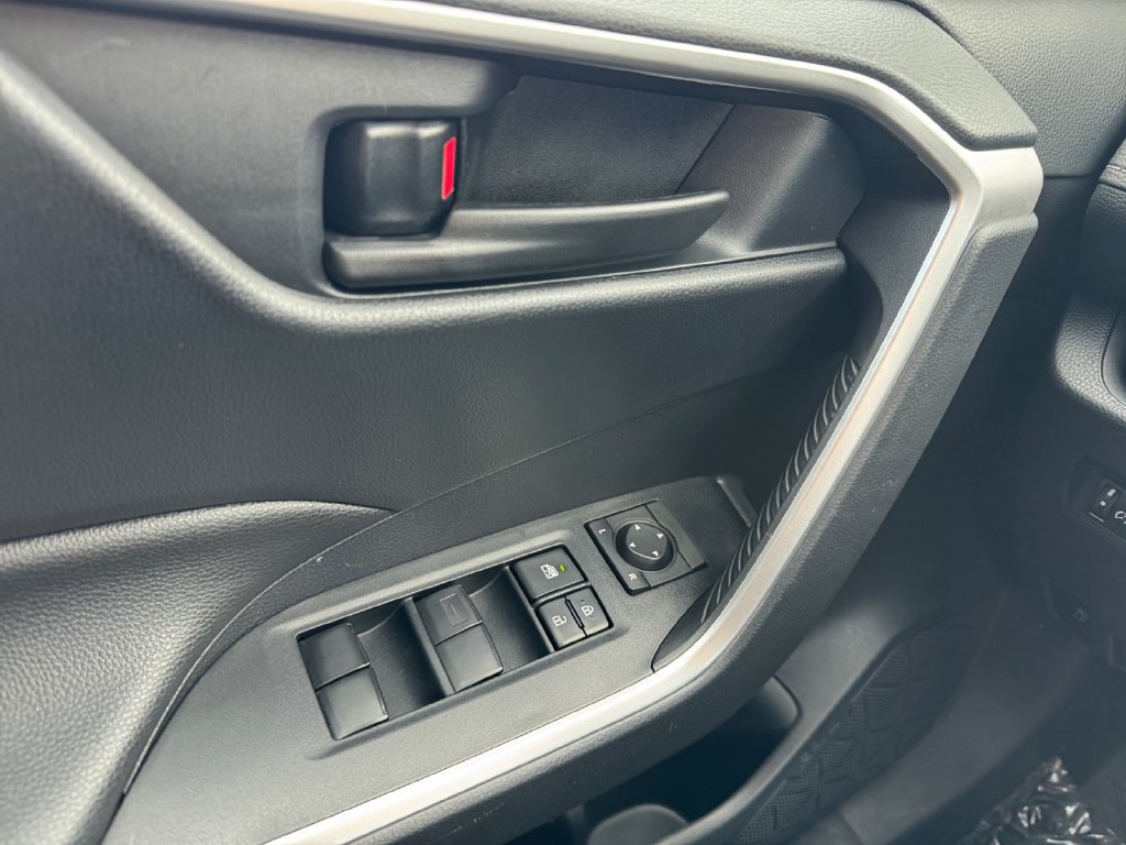 Certified 2019 Toyota RAV4 LE AWD/4WD image 11