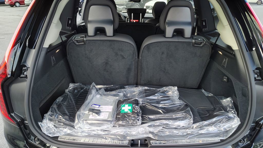 New 2026 Volvo XC90 B6 Plus w/ Protection Package Premier AWD/4WD image 35