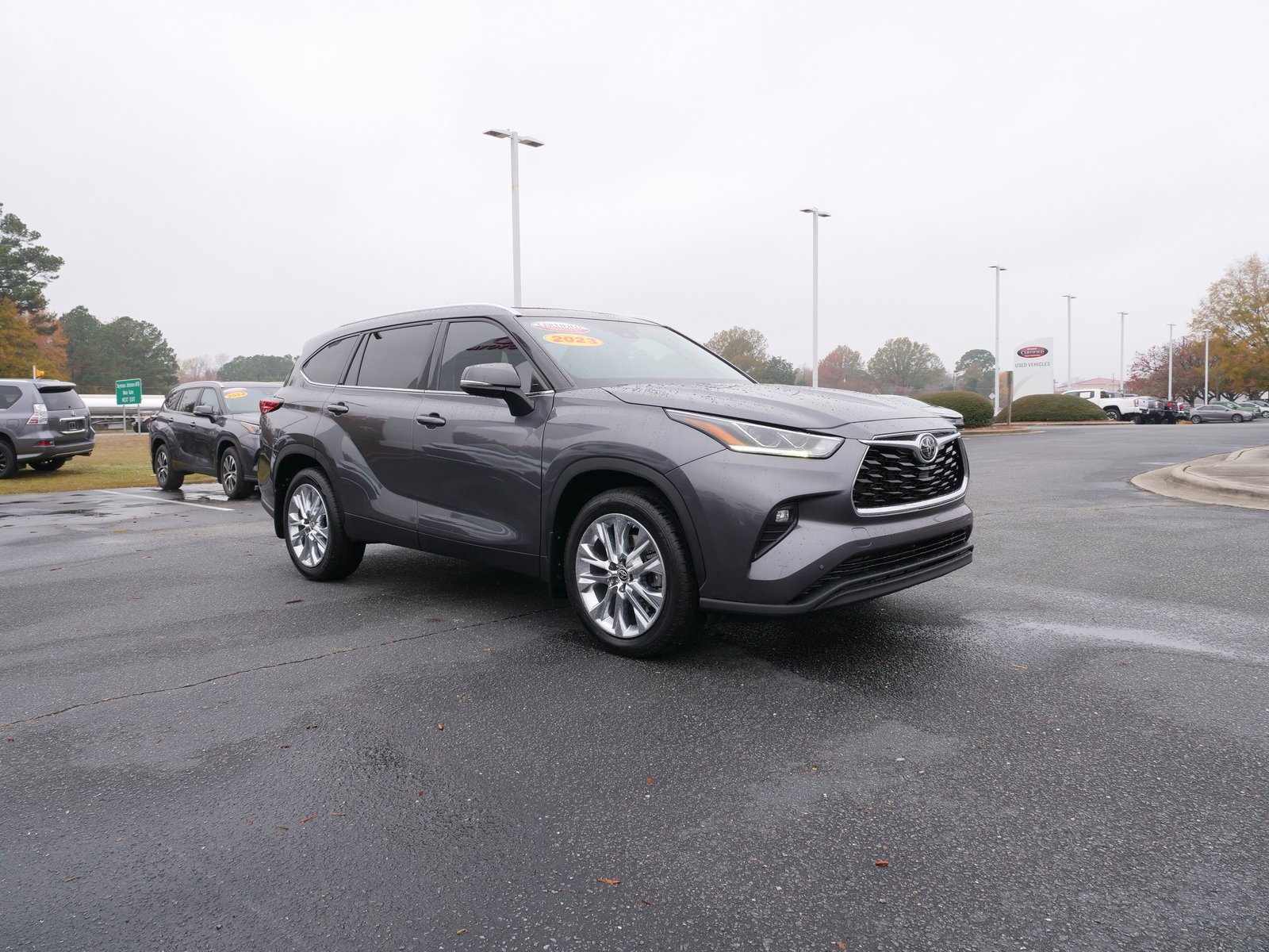 Used 2023 Toyota Highlander Limited image 2