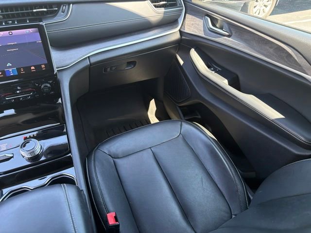 Used 2023 Jeep Grand Cherokee Limited AWD/4WD image 30