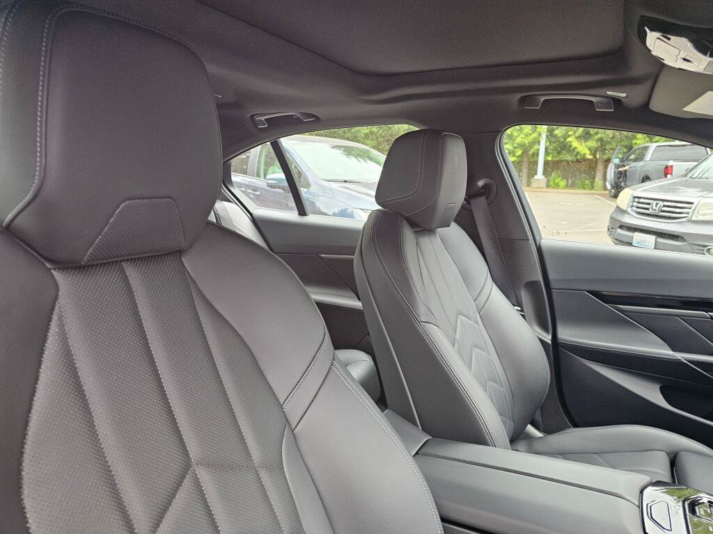 Used 2026 BMW 530i xDrive AWD/4WD image 11