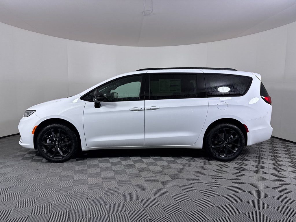 New 2026 Chrysler Pacifica Select w/ S Appearance Package AWD/4WD image 14