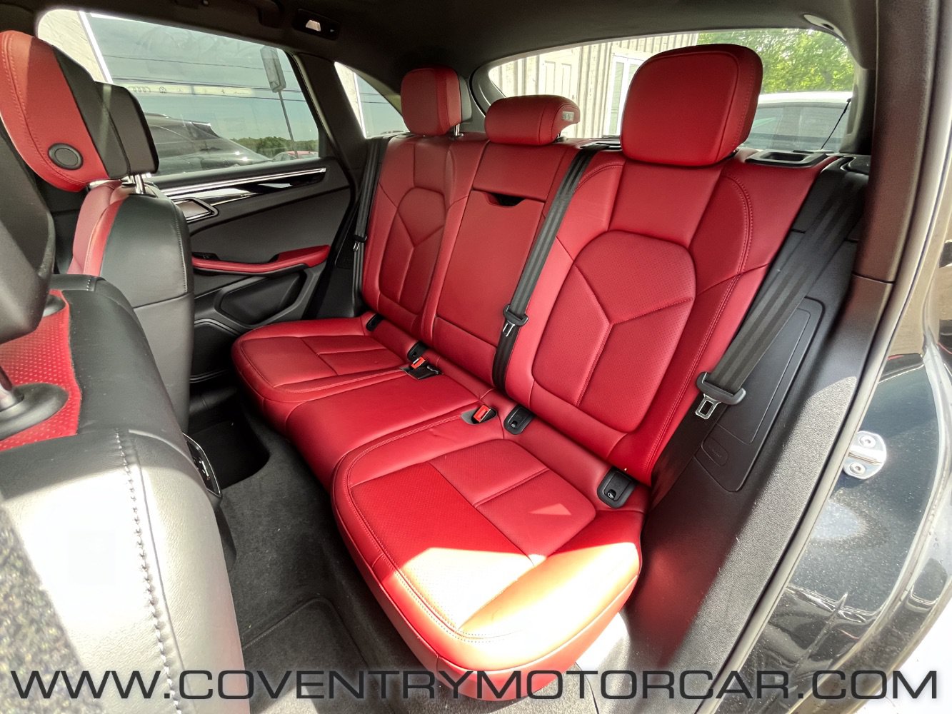 Used 2022 Porsche Macan AWD/4WD image 31