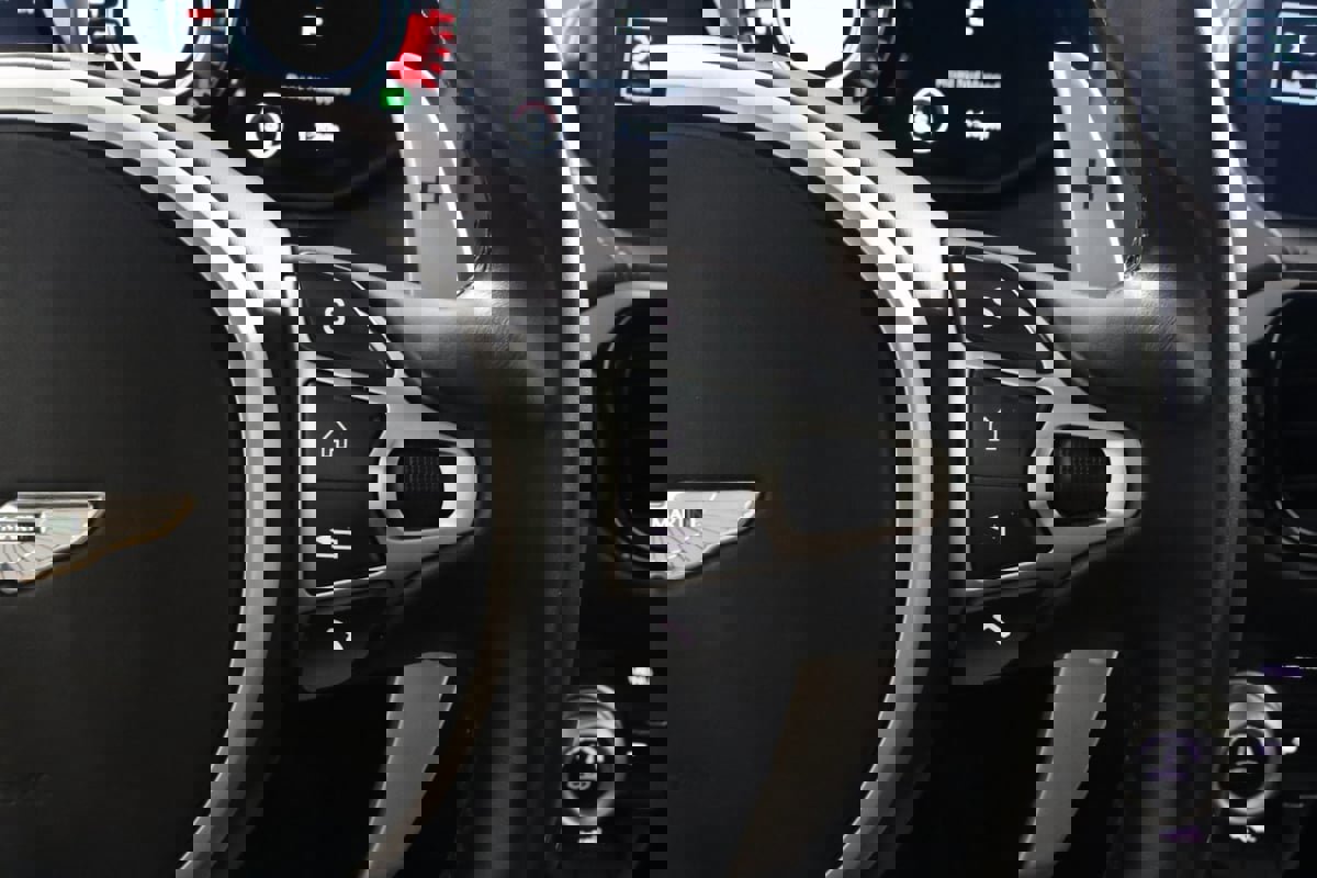 Used 2019 Aston Martin V8 Vantage Coupe image 30