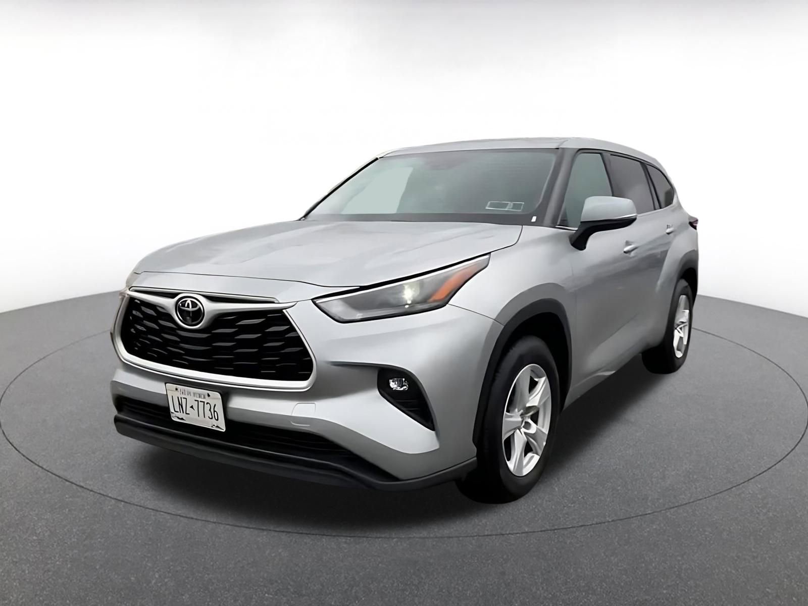 Used 2025 Toyota Highlander LE image 7