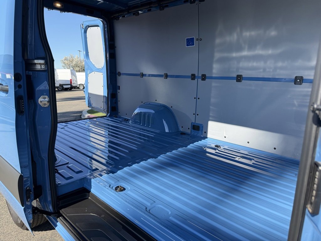Used 2024 Mercedes-Benz Sprinter 144 Cargo image 21