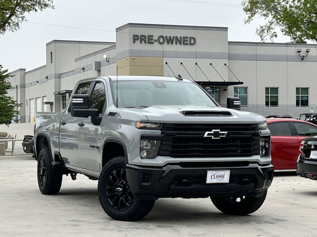 Used 2025 Chevrolet Silverado 2500 Custom w/ Custom Value Package image 2